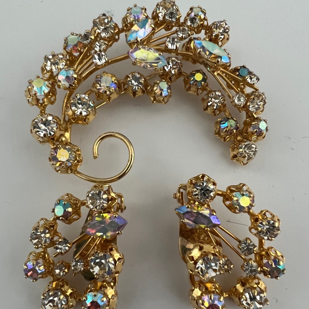 VINTAGE AUSTRIAN RHINESTONE BROOCH & EARRINGS SET
